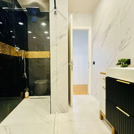 Joy Fructus Plaza 42 *