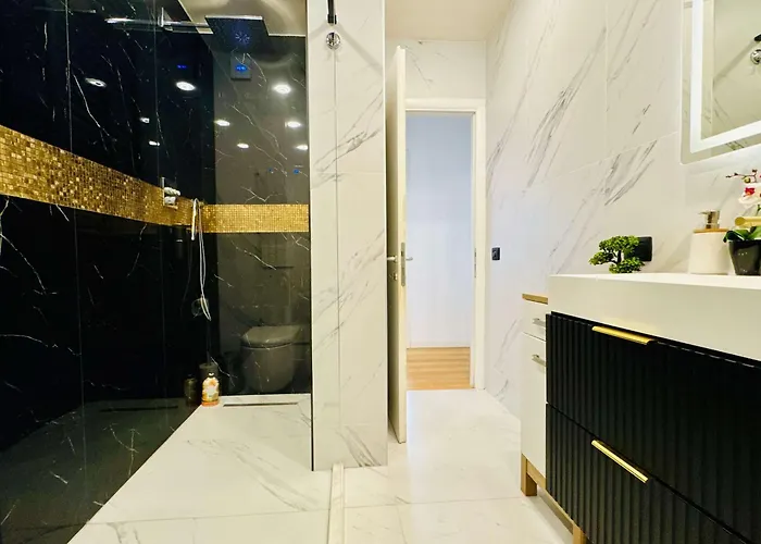 Joy Fructus Plaza 42 *