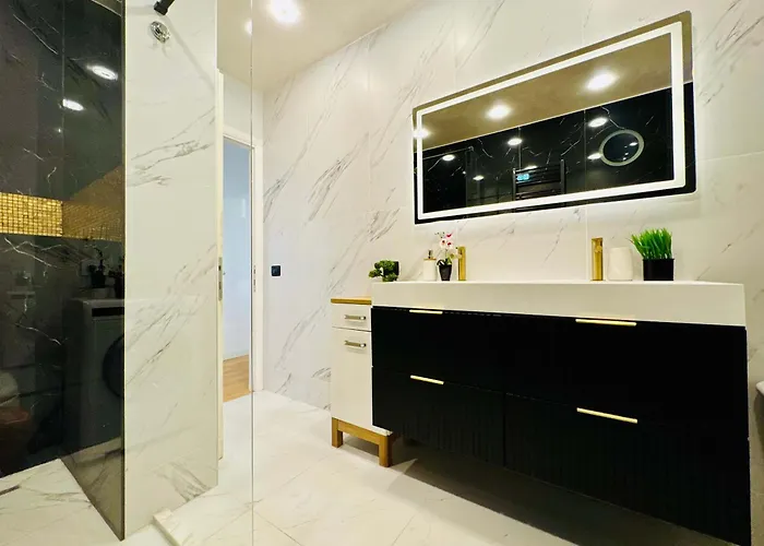 Joy Fructus Plaza 42 *