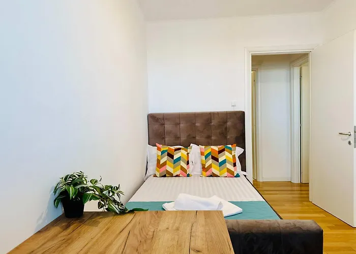 Joy Fructus Plaza 42 Апартаменти *